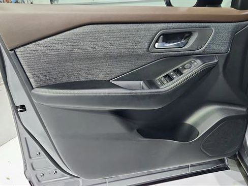 Used 2023 Nissan Rogue SV image 49