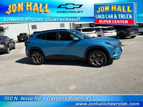 Used 2025 Chevrolet Trax LT w/ Driver Confidence Package FWD image 12