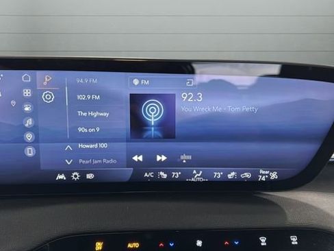 Used 2025 Buick Enclave Preferred image 8