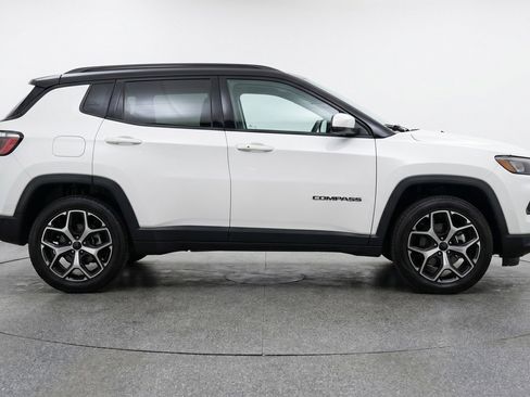 Used 2025 Jeep Compass Limited AWD/4WD image 11