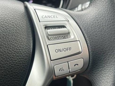 Used 2016 Nissan Rogue S FWD image 17