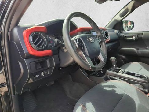 Used 2019 Toyota Tacoma TRD Sport RWD image 16