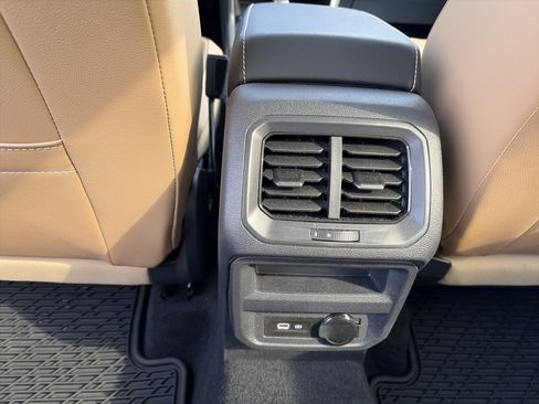 Certified 2022 Volkswagen Tiguan SE image 13