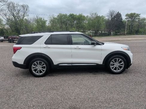 Used 2022 Ford Explorer XLT w/ Equipment Group 202A RWD image 6