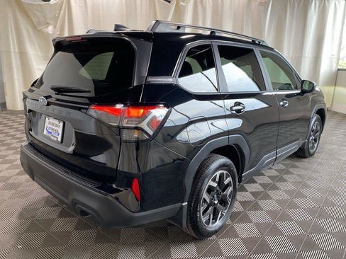 Used 2025 Subaru Forester Premium AWD/4WD image 3