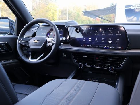 New 2025 Chevrolet Suburban High Country image 34