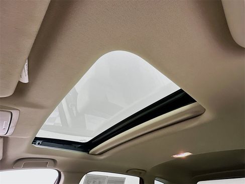 Used 2017 Honda CR-V EX-L image 4