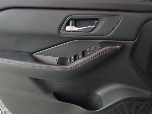 Used 2025 Nissan Rogue SV AWD/4WD image 34