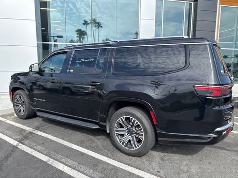 Used 2024 Jeep Wagoneer L Series II RWD image 18