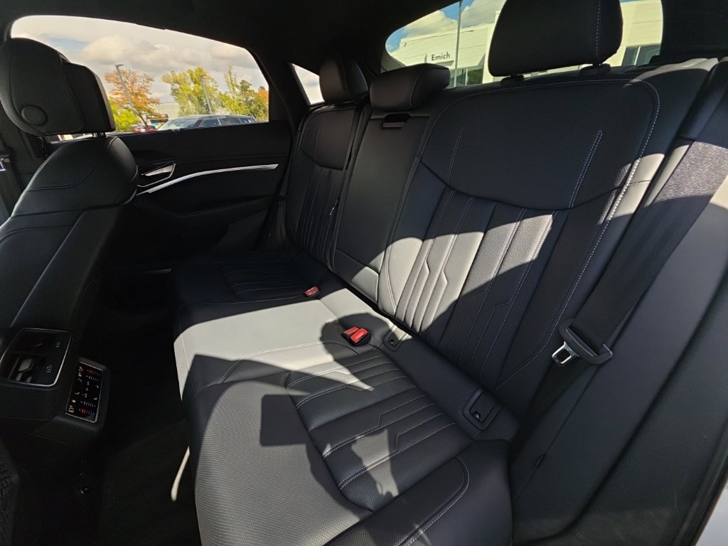 Used 2023 Audi e-tron Prestige w/ Prestige Package AWD/4WD image 22