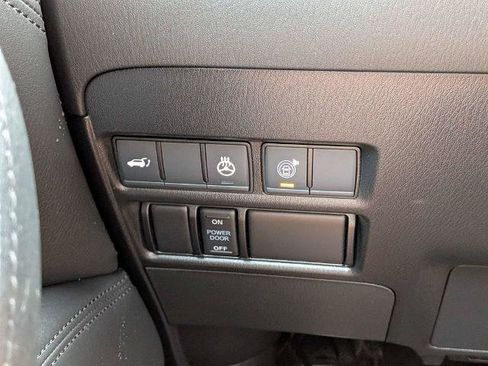 Used 2024 Nissan Armada SL w/ Captain's Chairs Package AWD/4WD image 28