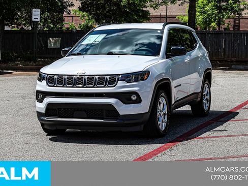 Used 2024 Jeep Compass Latitude AWD/4WD image 4