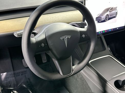 Used 2023 Tesla Model Y Long Range image 17
