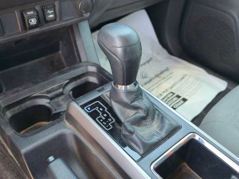 Used 2019 Toyota Tacoma SR5 AWD/4WD image 15