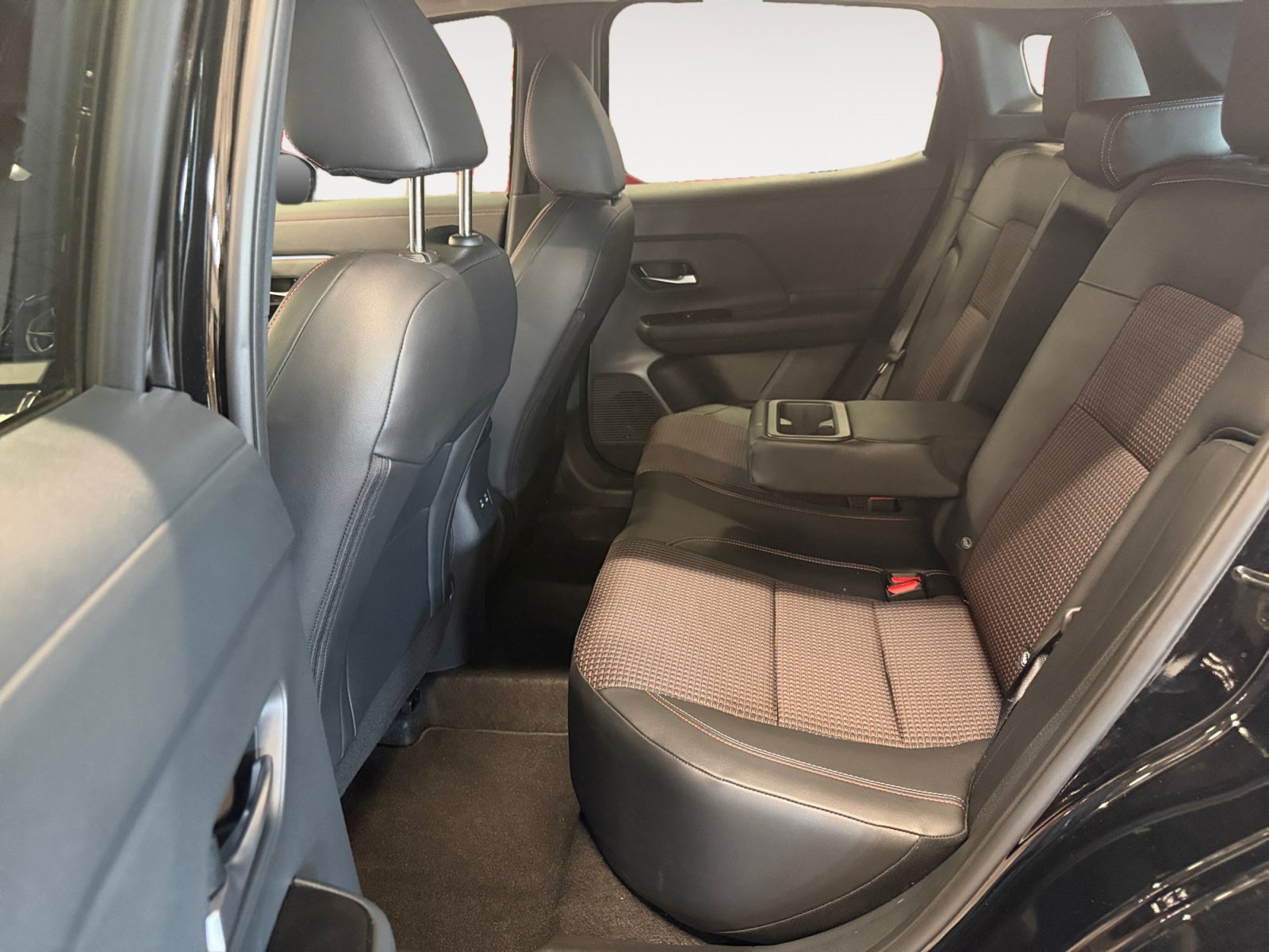 Used 2026 Nissan Kicks SR FWD image 24
