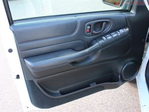 Used 1999 Chevrolet Blazer LT image 8