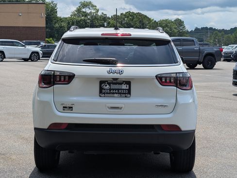 Used 2024 Jeep Compass Latitude AWD/4WD image 8