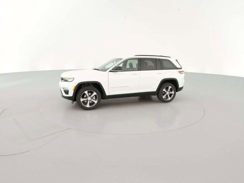 New 2025 Jeep Grand Cherokee Limited w/ Trailer Tow Package image 5