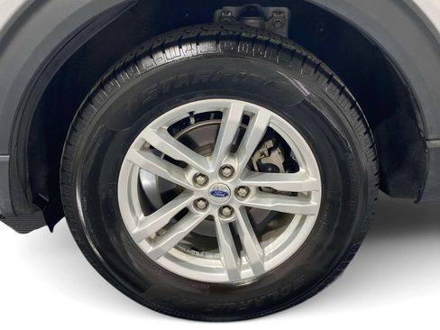 Used 2022 Ford Explorer XLT w/ Equipment Group 202A AWD/4WD image 7