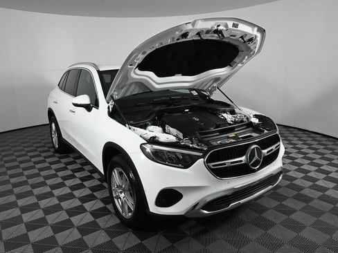 Certified 2025 Mercedes-Benz GLC 300 4MATIC image 32