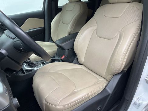 Used 2015 Jeep Cherokee Limited w/ Luxury Group FWD image 10