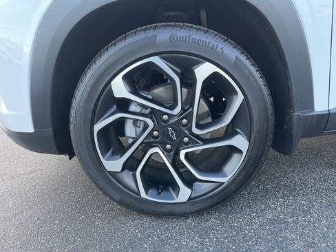 Certified 2025 Chevrolet Trax RS image 9