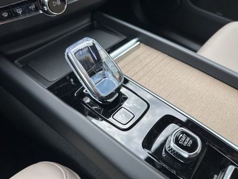 New 2026 Volvo XC60 B5 Plus w/ Protection Package Premier AWD/4WD image 15