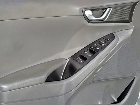 Used 2019 Hyundai Ioniq Limited image 15