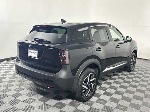 Used 2025 Nissan Kicks SV FWD image 7