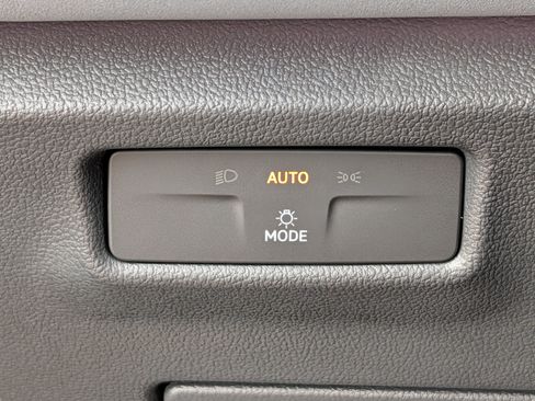 Used 2025 Volkswagen Tiguan SE AWD/4WD image 26