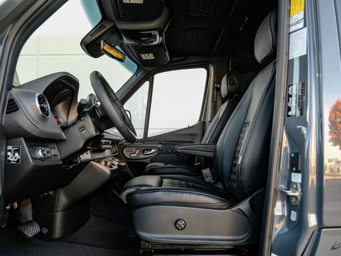 Used 2025 Mercedes-Benz Sprinter 3500 image 34