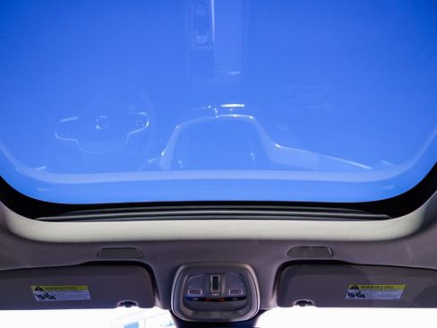 Used 2025 Volvo XC60 B5 Plus image 17