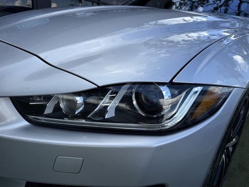 Used 2018 Jaguar XE S RWD image 10