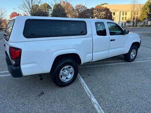 Used 2018 Toyota Tacoma SR image 31