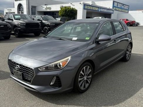 Used 2018 Hyundai Elantra GT image 2