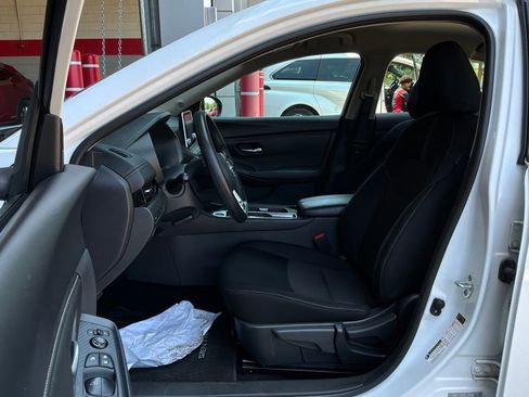 Used 2025 Nissan Sentra SV FWD image 10