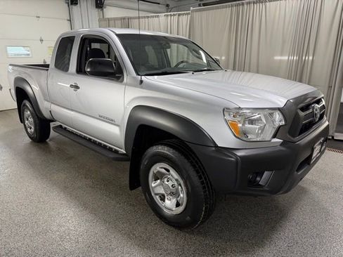 Used 2013 Toyota Tacoma 4x4 Access Cab V6 w/ Convenience Pkg image 3