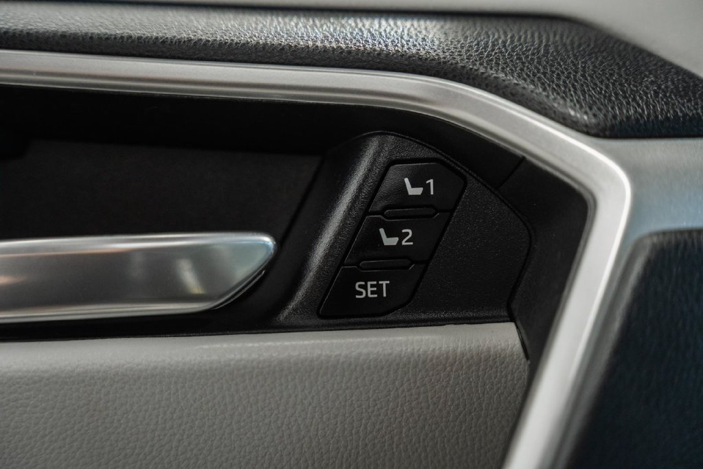 Used 2021 Toyota RAV4 XLE Premium FWD image 35