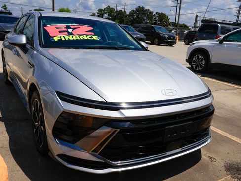 Used 2025 Hyundai Sonata SEL FWD image 4
