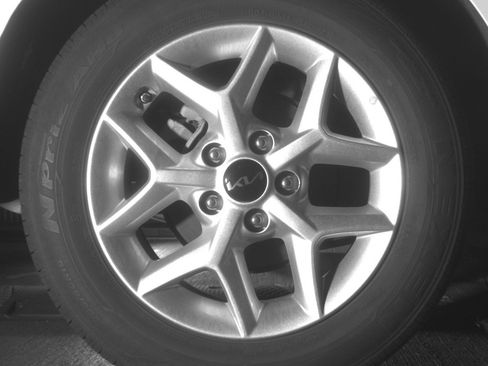 Used 2025 Kia Soul LX w/ LX Technology Package FWD image 15