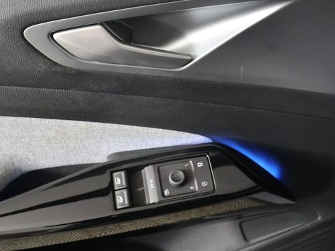 Used 2023 Volkswagen ID.4 Pro image 33