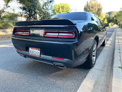 Used 2019 Dodge Challenger SXT image 7