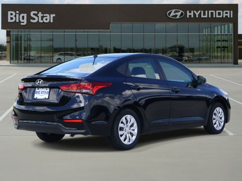Used 2022 Hyundai Accent SE FWD image 4