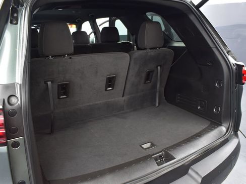 Used 2023 Chevrolet Traverse LT FWD image 22