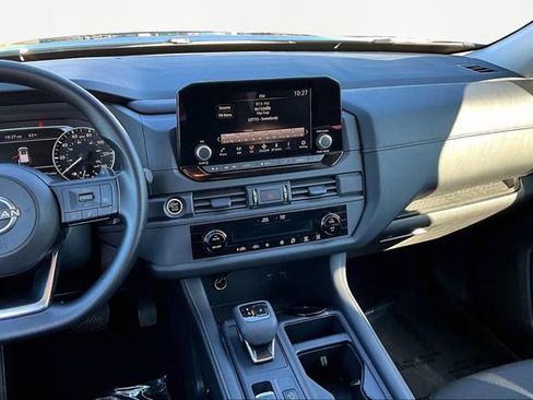 Used 2024 Nissan Pathfinder S image 9