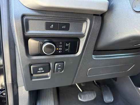 Used 2024 Ford Expedition XLT image 41