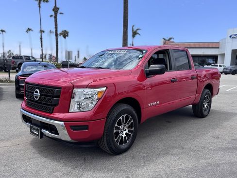 Used 2022 Nissan Titan SV image 7