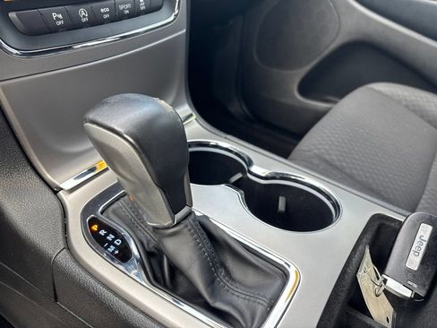 Used 2019 Jeep Grand Cherokee Laredo AWD/4WD image 27