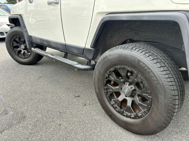Used 2013 Toyota FJ Cruiser 4WD w/ Upgrade Pkg image 27