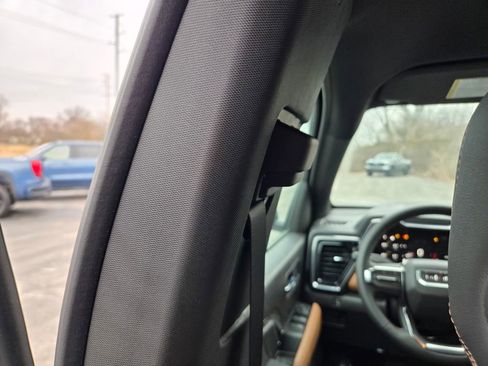 New 2025 GMC Canyon AT4 w/ Nightfall Edition image 22